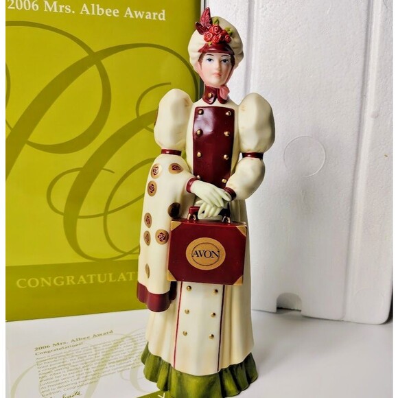 AVON 2006 Mrs. Albee President's Club Award Porcelain Figurine w/Box - Picture 2 of 4